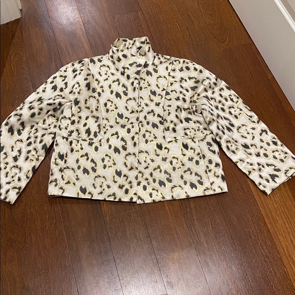 Natori NWT gold metallic leopard print